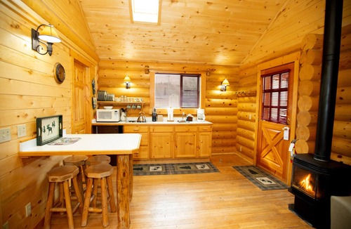 Red Lodge Hotel | Beartooth Hideaway Inn and Cabins