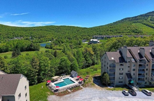 Killington Condo | BearTrax- Pool, Hot tub, Gym, Sauna