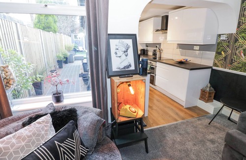 Smethwick Cottage | Bearwood Boutique Stay