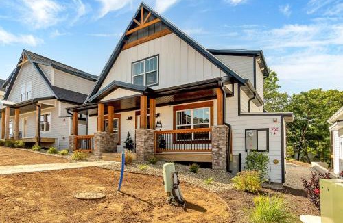 Hollister House | Beary Cozy Cabin