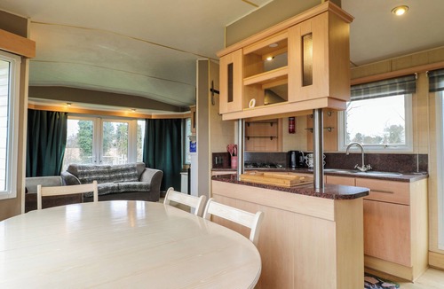 Spalding Cottage | BEATRICE'S STATIC CARAVAN, pet friendly in Spalding