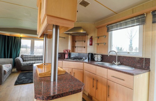 Spalding Cottage | BEATRICE'S STATIC CARAVAN, pet friendly in Spalding