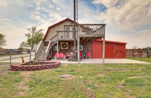 Holmesville Apartment | Beatrice Studio w/Fire Pit: Near Golf!