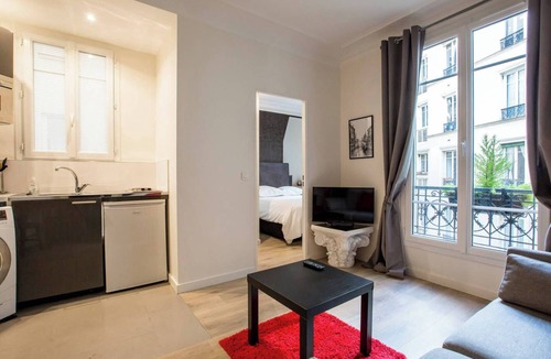 Montparnasse Apartment | Beau 2 Pieces Artiste near Saint Germain