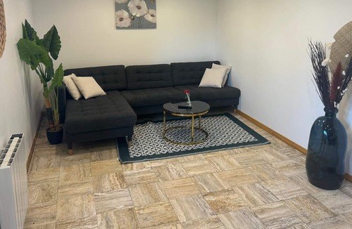 Bordeaux-Saint-Clair Apartment | Beau Appartement Limite Etretat