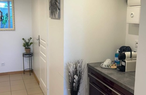 Bordeaux-Saint-Clair Apartment | Beau Appartement Limite Etretat