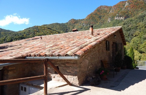 La Vall d'en Bas Villa | Beautifully Situated Villa with Private Pool - Perfect for Hiking