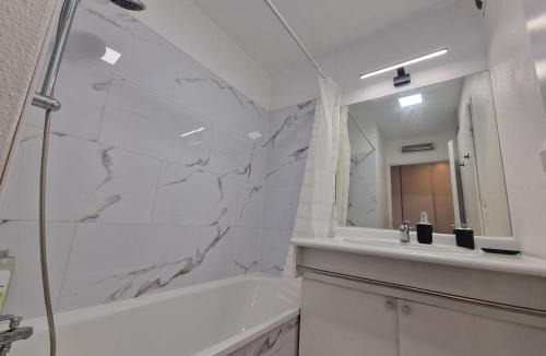 Blagnac Apartment | Beau soleil - Résidence avec Parking et piscine - Proche airport