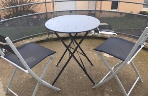 La Suze-sur-Sarthe Apartment | Beau Studio Meublé à La Suze. Idéal Étudiants et Déplacements Professionnels