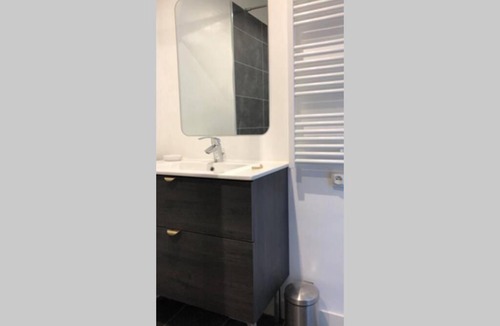 Vauban Apartment | Beau T1 à Vauban, Vue Notre Dame, prox Vieux port