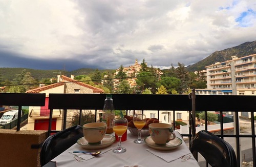 Vernet-les-Bains Apartment | BEAU T2 AVEC TERRASSE GARAGE ET VUE DEGAGEE A VERNET LES BAINS