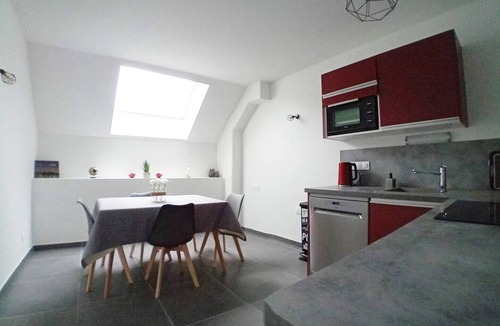 Mesigny Apartment | Beau T2 Neuf Dans une Maison Rénovée