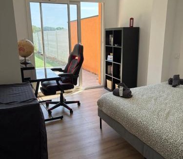 Saint-Jory Apartment | Beau T3 Pignole Spacieux - Parking - Wifi - 4 pers