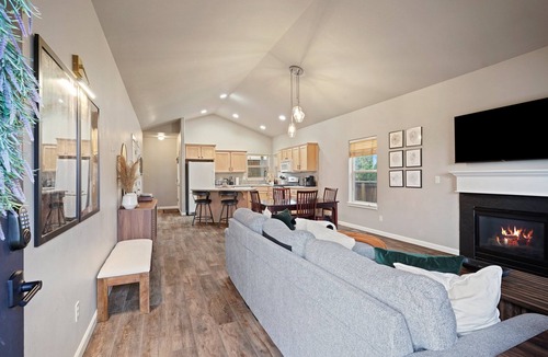 Boyd Acres House | Beaumont - Gorgeous Home! Great Location!