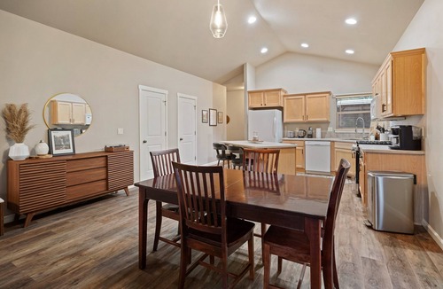 Boyd Acres House | Beaumont - Gorgeous Home! Great Location!