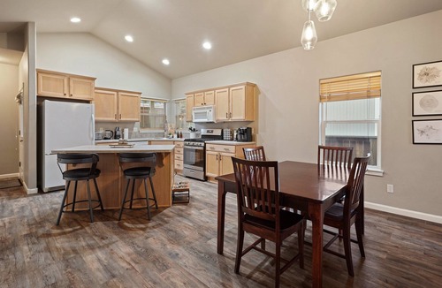 Boyd Acres House | Beaumont - Gorgeous Home! Great Location!