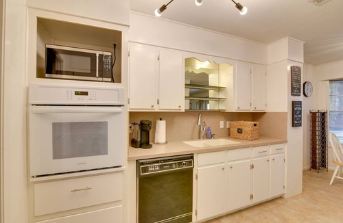 Beaumont House | Beaumont Rental Home ~ 2 Mi to Gulf Terrace Park!