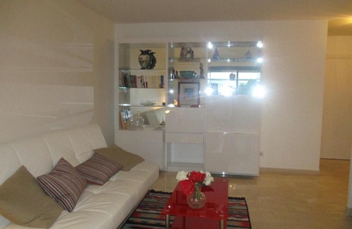 California - Pezou Apartment | Beausejour One Bedroom Apartment