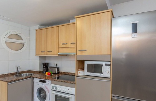 L'Hospitalet de l'Infant Apartment | Beautiful apartment for 5 guests with pool, A/C, TV, balcony and pets allowed