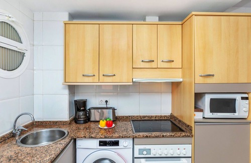 L'Hospitalet de l'Infant Apartment | Beautiful apartment for 5 guests with pool, A/C, TV, balcony and pets allowed