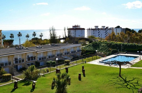 Sant Carles de la Rapita Apartment | Beautiful apartment for 6 guests with pool, TV and balcony