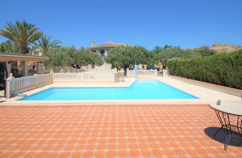 San Vicente del Raspeig Ski Chalet | Beautiful Villa in San Vicente del Raspeig, a quiet location with easy access.