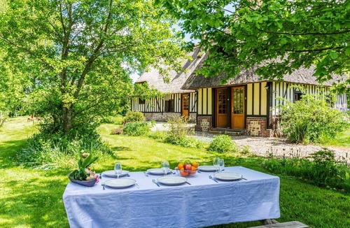 Saint-Georges-du-Mesnil Villa | Beautiful private villa for 10 guests with WIFI, TV and pets allowed