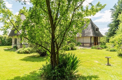 Saint-Georges-du-Mesnil Villa | Beautiful private villa for 10 guests with WIFI, TV and pets allowed