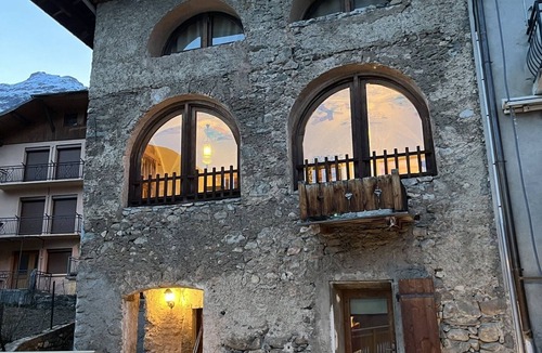 Novallay Ski Chalet | Beautifully restored chalet - ideal for 3 Valleys skiing