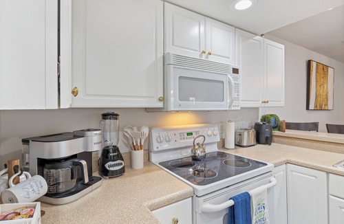 Village of Four Seasons Condo | Beautiful Lakefront Condo - 2 Master Suites and Queen Sofa Bed