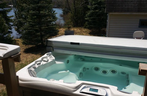 Notre-Dame-de-la-Merci Ski Chalet | Beautiful waterfront cottage. Ideal for families.