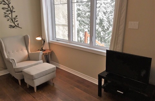 St-Adolphe-d'Howard Ski Chalet | Beautiful lake front cottage located in St-Adolphe-D'Howard on Lake Garry.