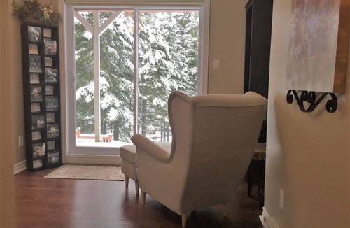 St-Adolphe-d'Howard Ski Chalet | Beautiful lake front cottage located in St-Adolphe-D'Howard on Lake Garry.