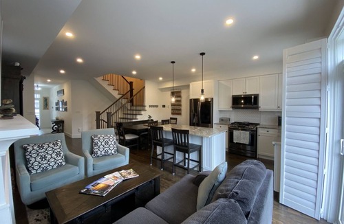 Glen Huron House | Beautiful home in Windfall, Blue Mountain. Walk to village, hot tub and pool!