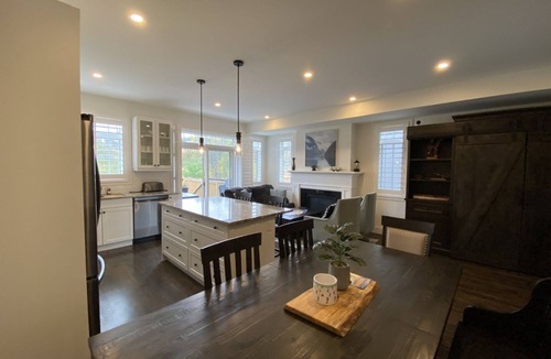 Glen Huron House | Beautiful home in Windfall, Blue Mountain. Walk to village, hot tub and pool!