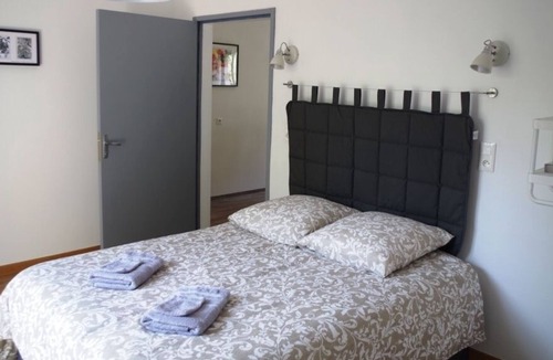 La Chapelle-sur-Erdre House | Beautiful house with garden, 3 bedrooms with bathroom, sleeps 6 to 8, near Nantes