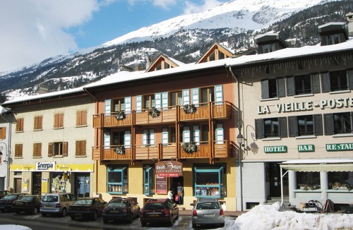 Val Cenis Apartment | Beautiful apartment for 5 people at the foot of the village center piste (ref J1)