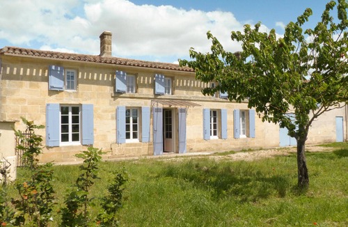 Saint-Sulpice-de-Faleyrens House | Beautiful vacation home in white Bordelais stone in the heart of the vineyards of Saint Emilion.