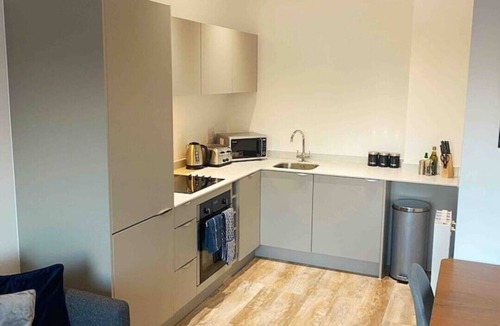 Sheldon Apartment | Beautiful 1 Bed Flat near NEC with secure parking