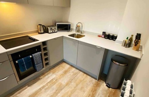 Sheldon Apartment | Beautiful 1 Bed Flat near NEC with secure parking