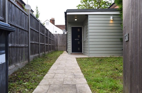 Edgware House | Beautiful 1-Bed House in Edgware