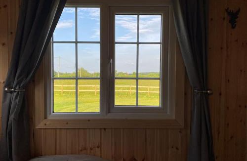 Uckington Apartment | Beautiful 1 Bed Shepherd Hut in Warwickshire