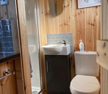 Uckington Apartment | Beautiful 1 Bed Shepherd Hut in Warwickshire