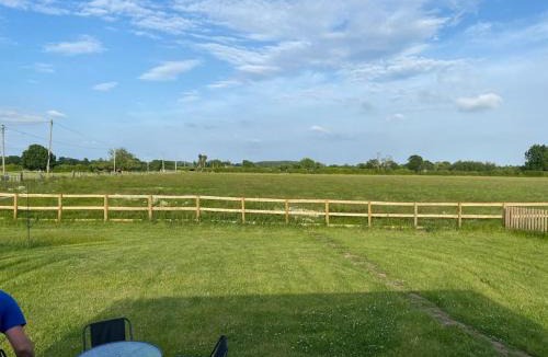 Uckington Apartment | Beautiful 1 Bed Shepherd Hut in Warwickshire