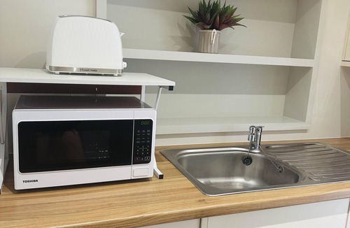 Bourne End Apartment | Beautiful 1-bed Studio in Bourne end