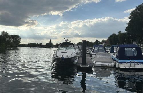 Bourne End Apartment | Beautiful 1-Bed Studio in Bourne end