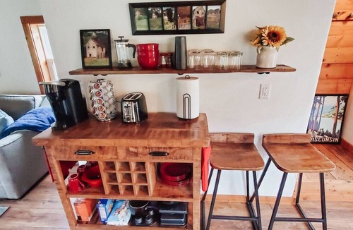 Richland Center Cottage | Beautiful 1 Bedroom Cottage Tucked Away in the Hills of the Driftless Area