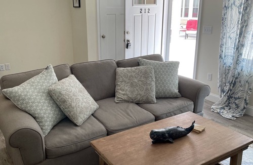 Hampton Condo | Beautiful 1-Bedroom Luxury Condo Sleeps Up to 4, Block to Beach