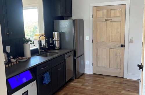 Durham Cottage | Beautiful 10 acre farmhouse getaway for couples or families