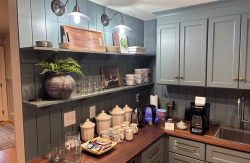 Durham Cottage | Beautiful 10 acre farmhouse getaway for couples or families